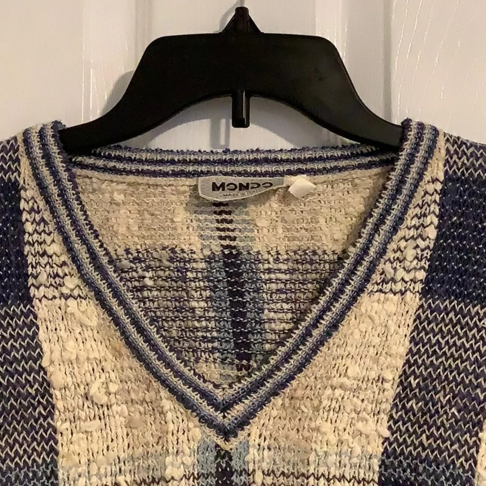 Mondo beautiful sweater